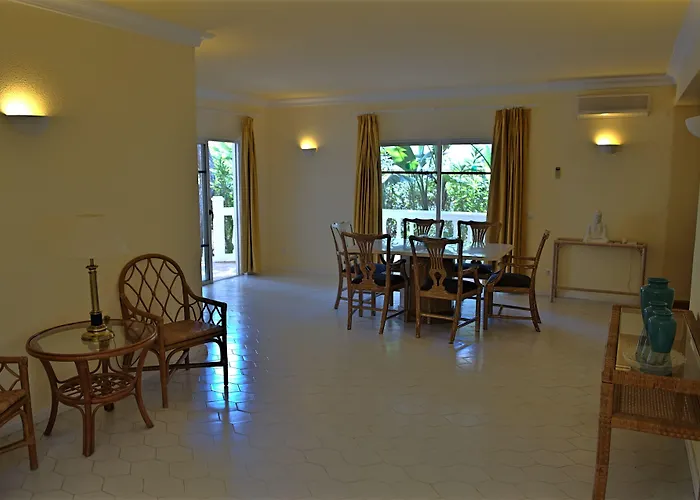 Vale Do Garrao * アルマンシル